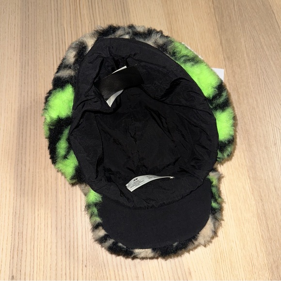 H&M innovation co-exist collection fleece hat - Picture 7 of 8